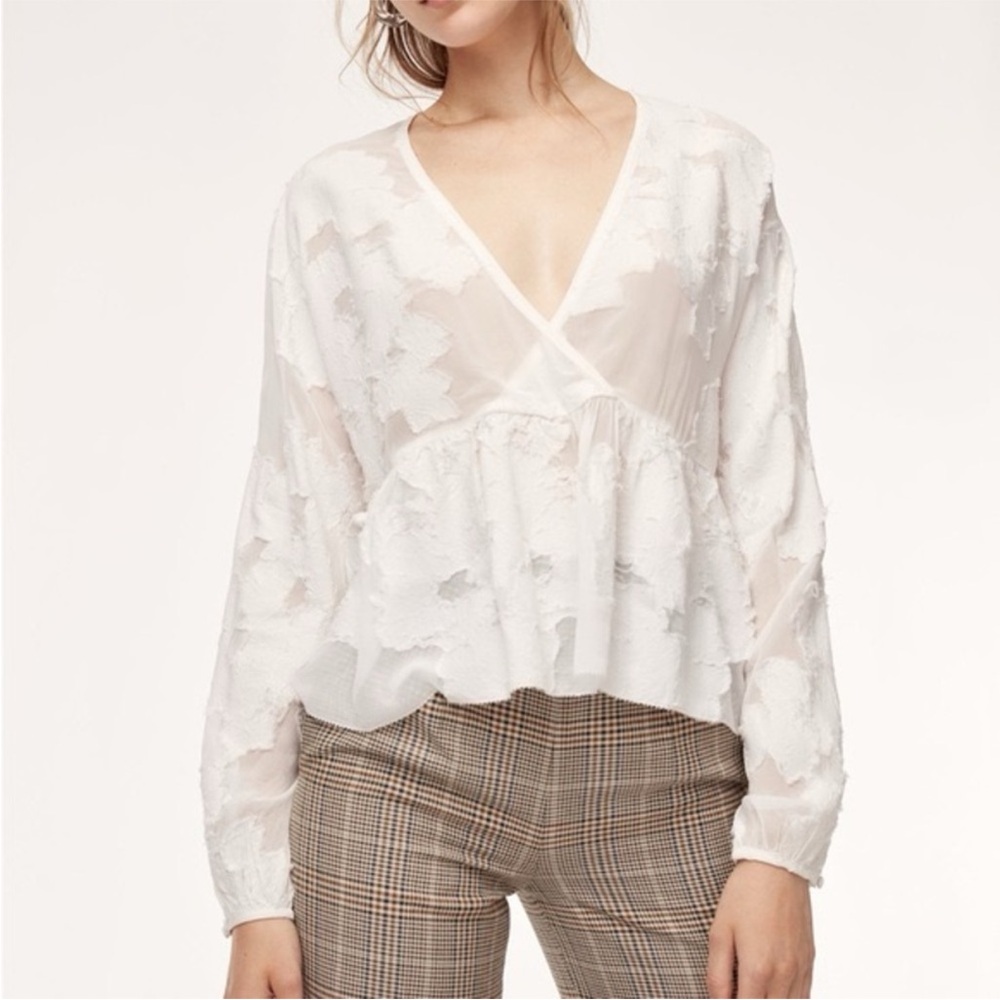 Snow day sale ❄️ Wilfred Elegant Cream V-Neck Blouse